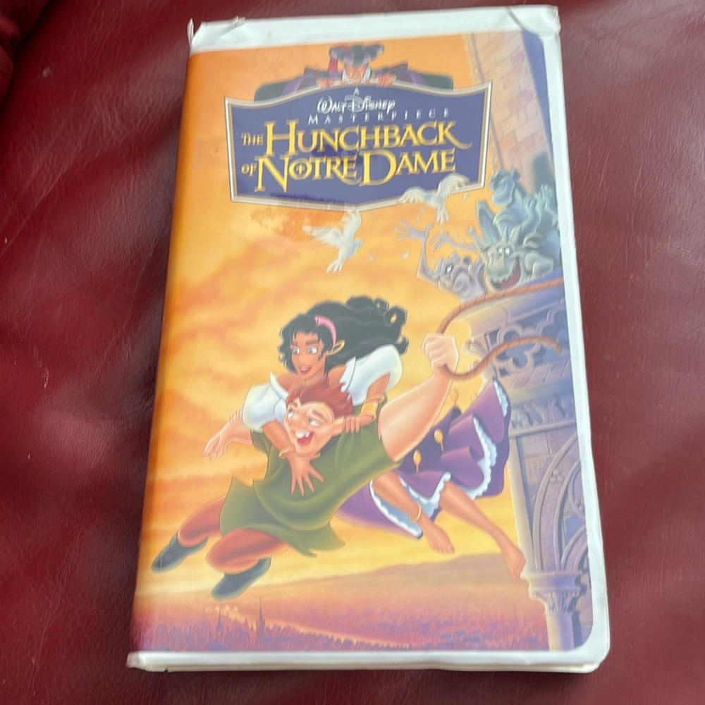 WALT DISNEY MASTERPIECE THE HUNCHBACK OF NOTRE DAME vintage clamshell case VHS